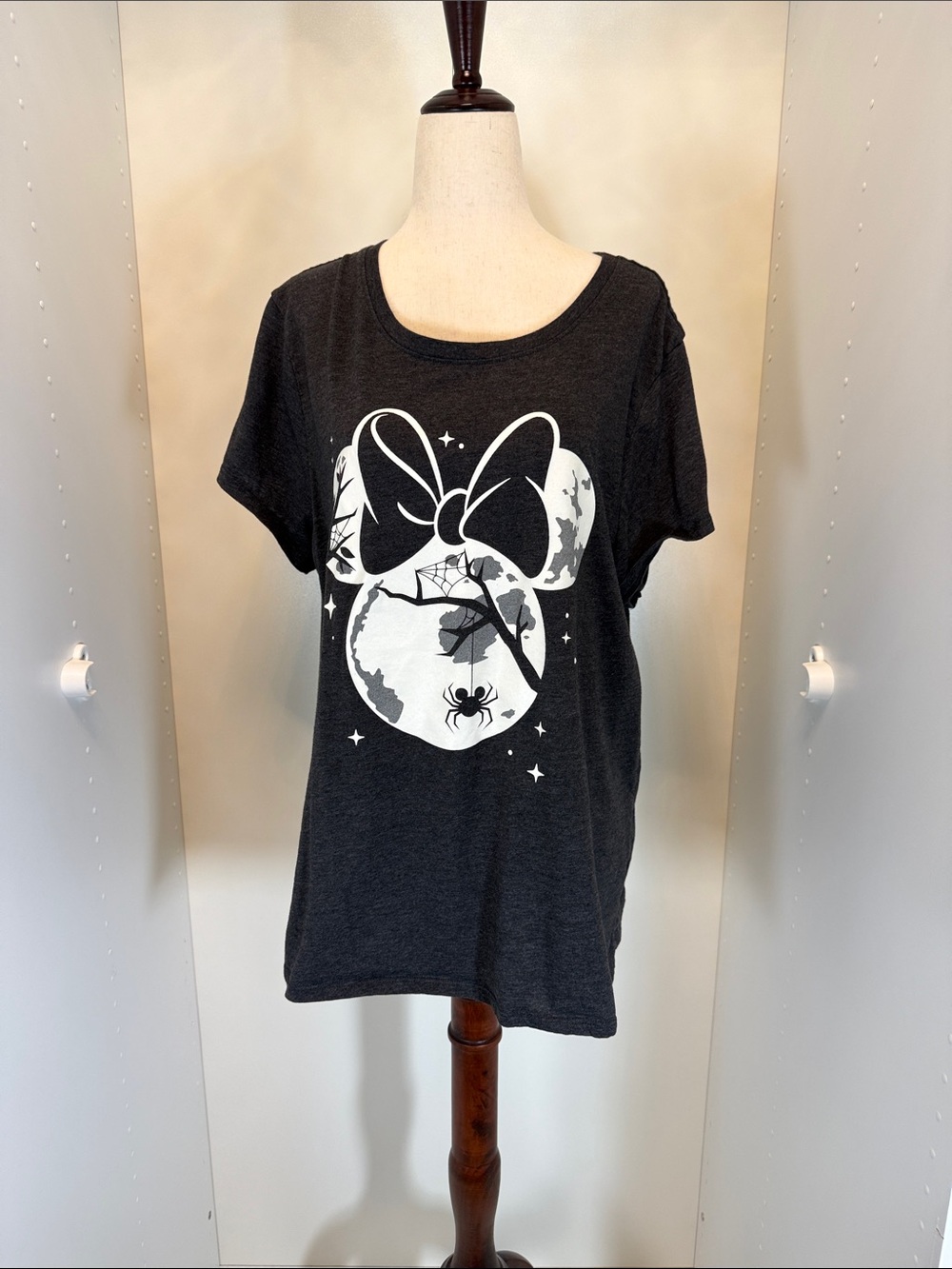 Women’s gray Graphic Tee with Glow in the Dark Halloween Minnie
